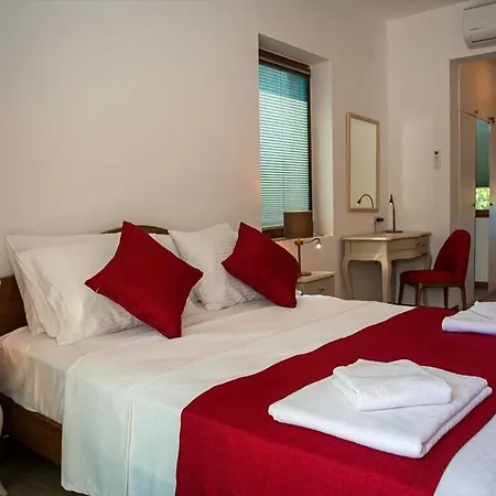 Luxury With Private Pool And Stunning Garden 别墅 *