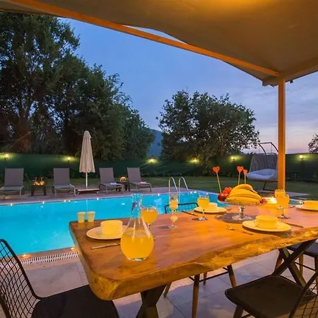 Luxury With Private Pool And Stunning Garden 别墅