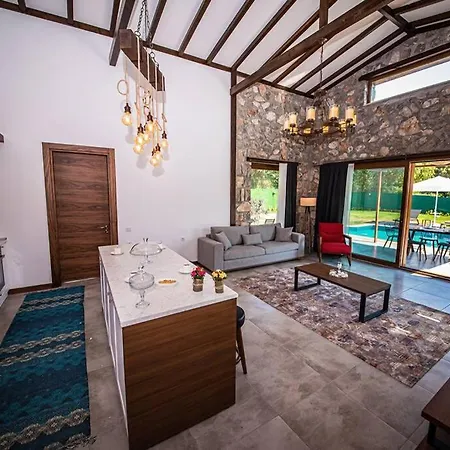Luxury With Private Pool And Stunning Garden 别墅 *