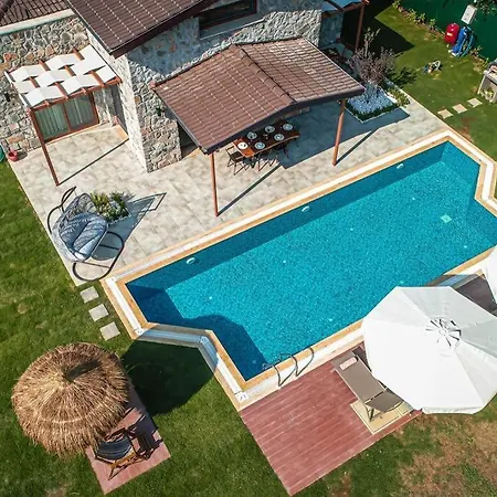 Luxury With Private Pool And Stunning Garden 别墅 *