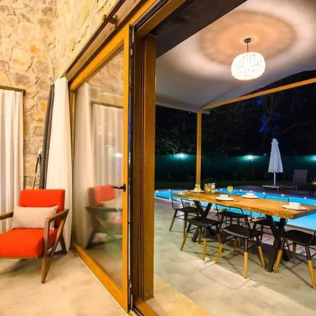 Luxury With Private Pool And Stunning Garden 别墅